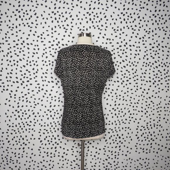Chico’s Travelers Black Polka Dot Print Pleated Plisse Short Sleeve Top - Picture 6 of 10